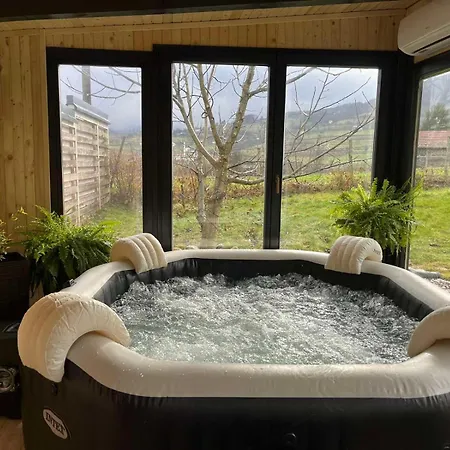 Wood Pool & בית נופש *