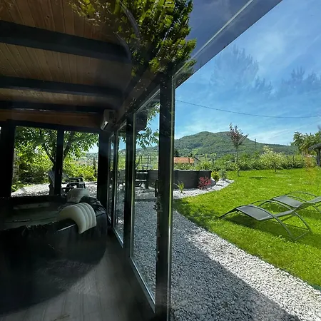 Wood Pool & Ferienhaus Visoko