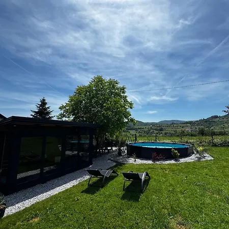 Wood Pool & Ferienhaus Visoko